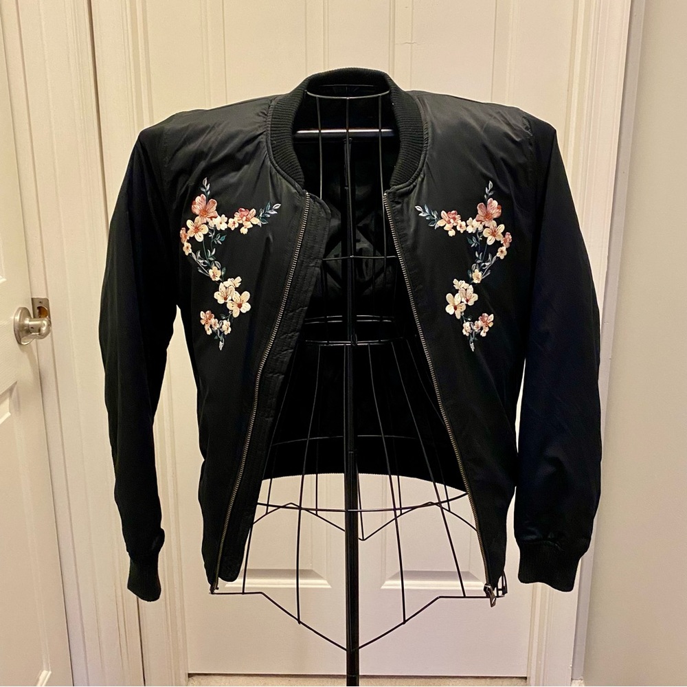 American Eagle Outfitters Navy Floral Bomber Jacket, size M